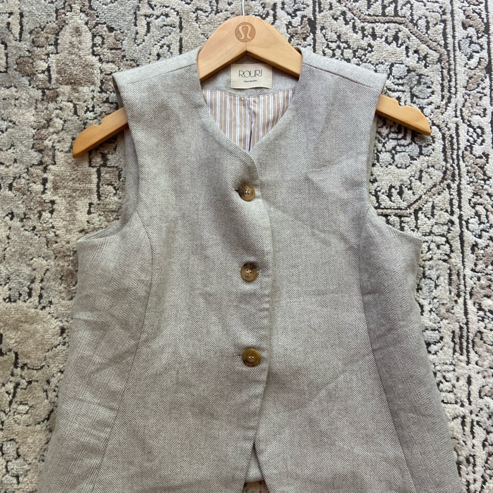 Rouri Sleeveless Button-Front Vest Jacket in Light Gray
